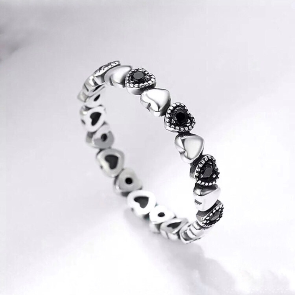 Natural Zircon & Sterling Silver black heart ring - Picture 2 of 3